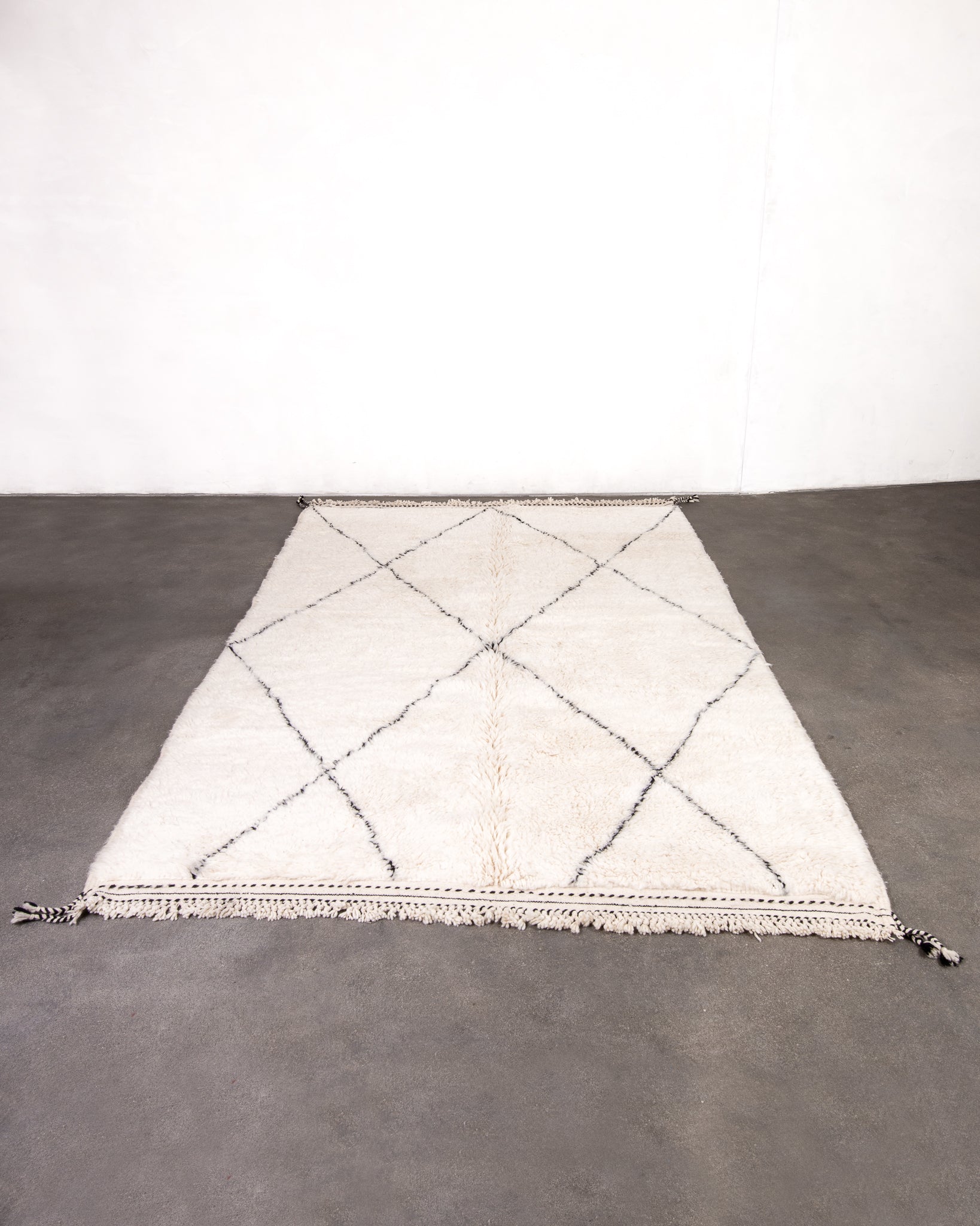 Modern designer handcrafted Berber rug from morocco Beniourain with beautiful colors and patterns